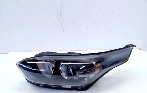 KIA Ceed Headlight/headlamp 92101J7061