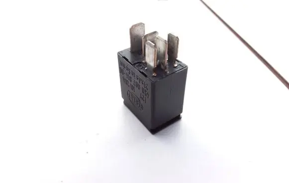 Volvo S80 Hazard warning light relay 4RD00781400 9441161