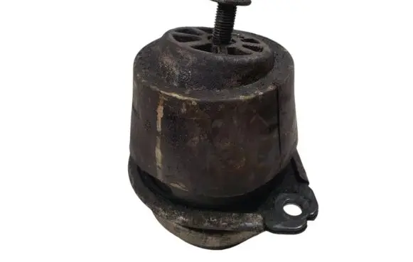 Volkswagen Touareg I Engine mount bracket 7L6199131A