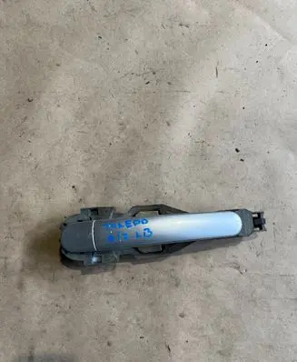 Seat Toledo II (1M) Rear door exterior handle 1M0837885C