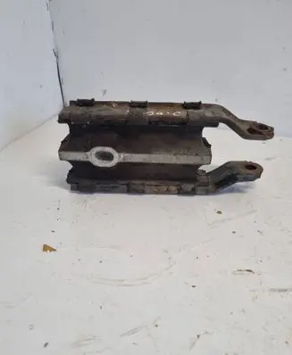 Volvo S60 Engine mount bracket 8G9N6P082BA