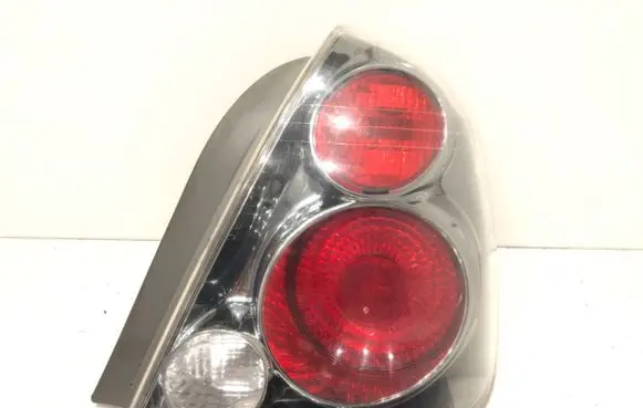 Nissan Altima Rear/tail lights