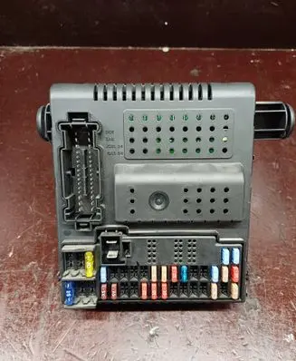 Volvo V70 Fuse module 30765149 00006065014 28024622