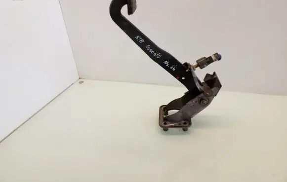 KIA Sorento Brake pedal
