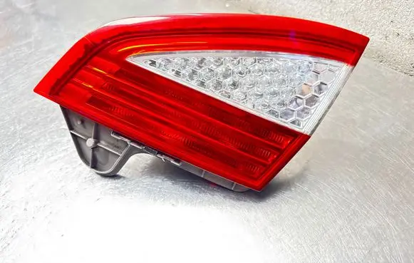 Ford Mondeo MK IV Tailgate rear/tail lights 7S7113A602