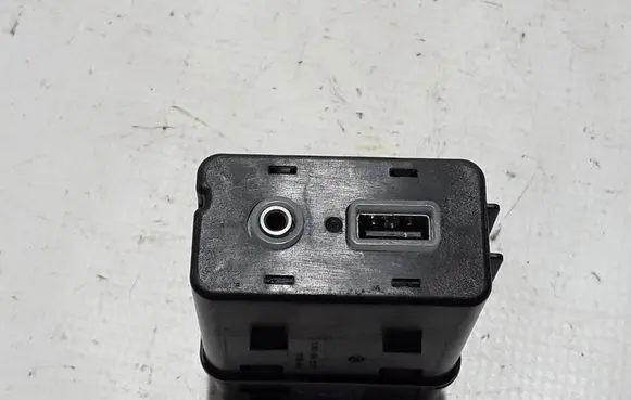 Chrysler Pacifica USB socket connector 68229840AA