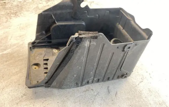 Battery box tray