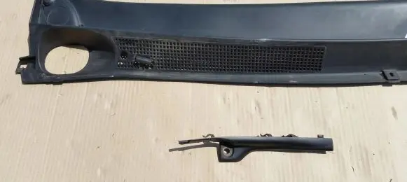 Dacia Sandero Wiper trim 668113105R