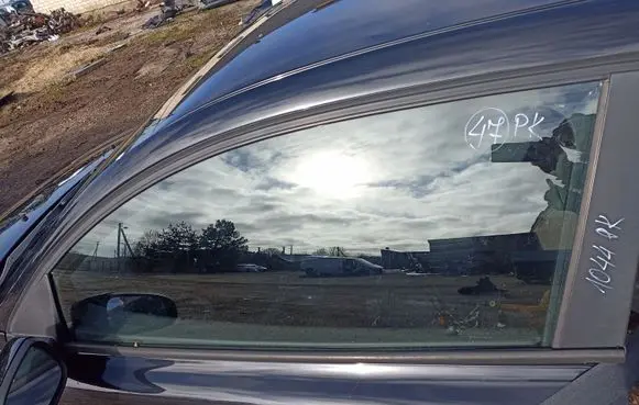 Volvo C30 Front door window/glass (coupe) 