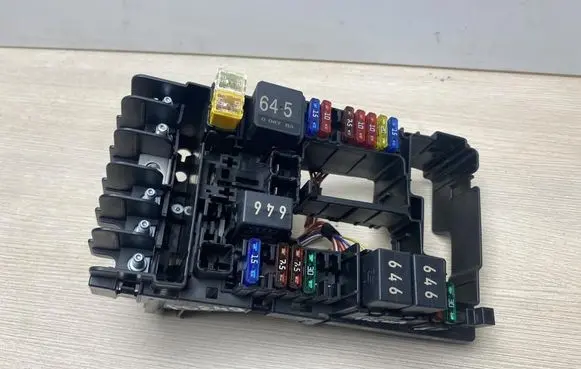 Volkswagen Tiguan Fuse box set 5Q0937125G