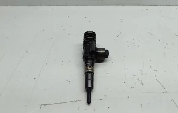 Audi A4 S4 B6 8E 8H Fuel injector 03G130073G