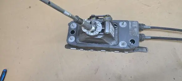 Volkswagen PASSAT B6 Gear shifter/selector 3C0711049R 01619003C0