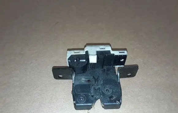 Renault Clio III Tailgate/trunk/boot lock/catch/latch NOCODE