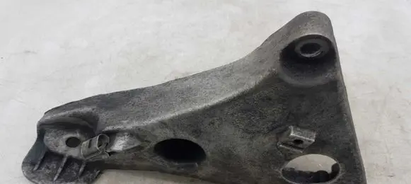 BMW 5 E60 E61 Engine mounting bracket 2211677705301 677705301