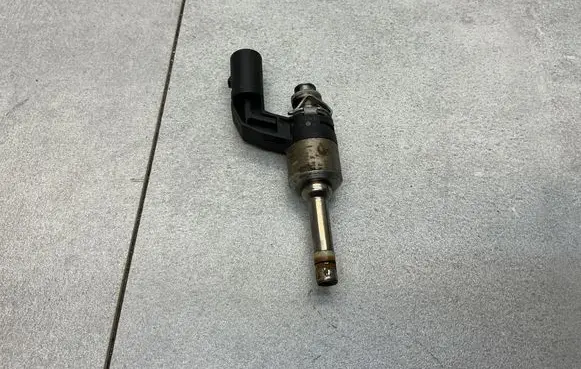 Volkswagen Eos Fuel injector 03C906036F