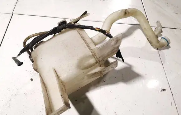 Windshield washer fluid reservoir/tank