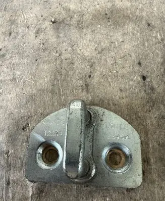 Nissan NV400 Front door lock loop/hook striker 122RB