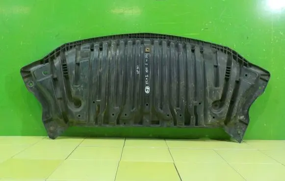 Mercedes-Benz E W212 Engine splash shield/under tray A2125200223