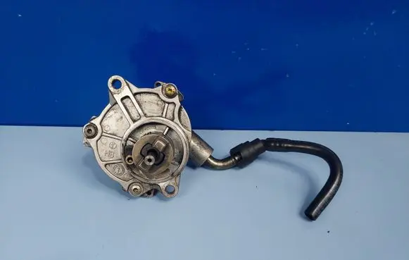 Mercedes-Benz C W203 Vacuum pump A6112300065