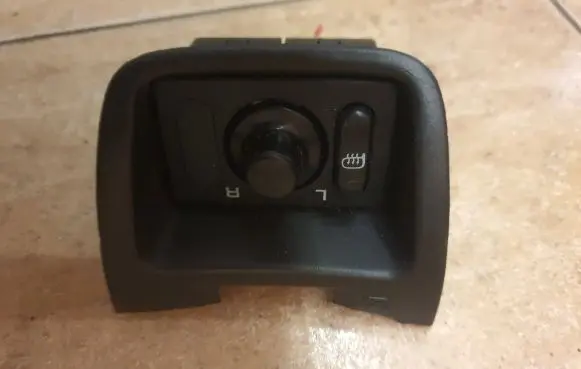 Nissan Terrano Wing mirror switch 8507w