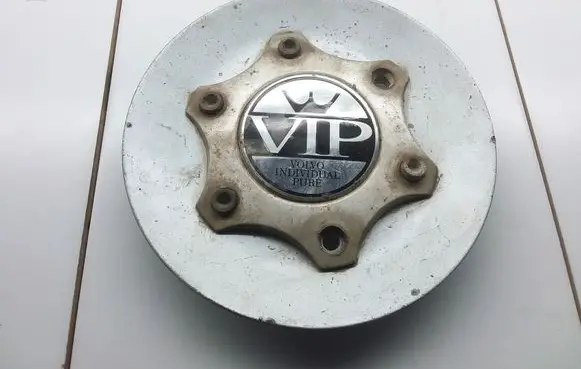 Volvo 240 Original wheel cap M570A
