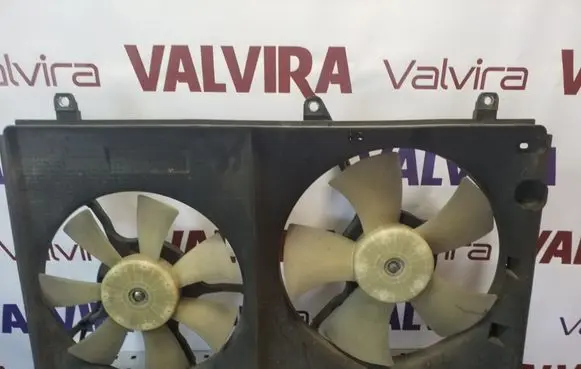 Radiator cooling fan shroud