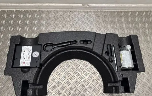Volkswagen T-Roc Tool set 2GA012115 5N0012615F