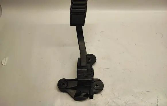 Ford Mustang VI Accelerator throttle pedal CR339F836BB