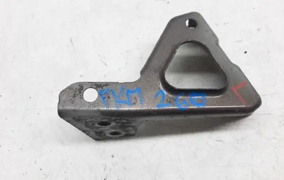 Volkswagen Tiguan Fender mounting bracket