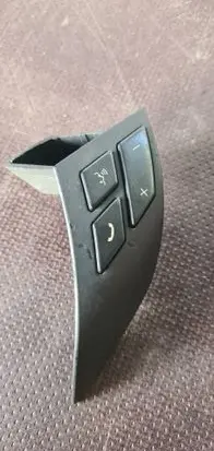 Steering wheel buttons/switches