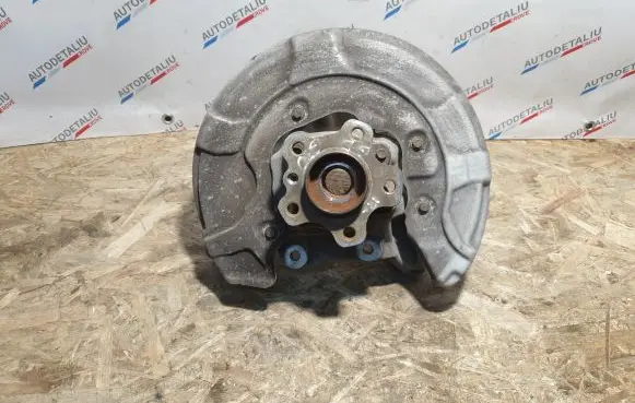 BMW 5 G30 G31 Rear wheel hub 6866338