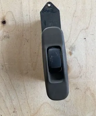 Mitsubishi Pajero Sport I Electric window control switch