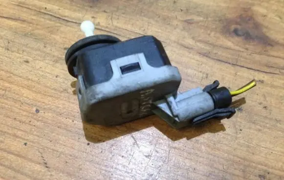 Opel Astra G Headlight level adjustment motor 90590665