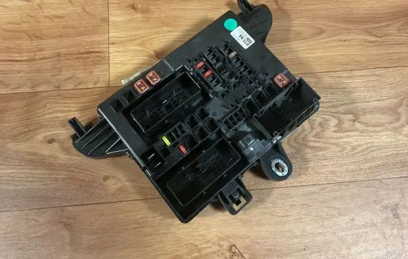 Opel Insignia A Fuse module 13277317 09420330308