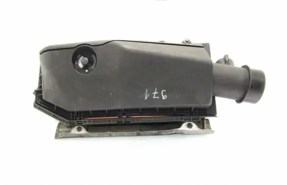 Mercedes-Benz C W203 Air filter box A6110902301