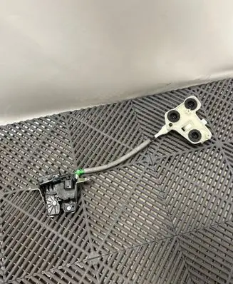 Loading door lock