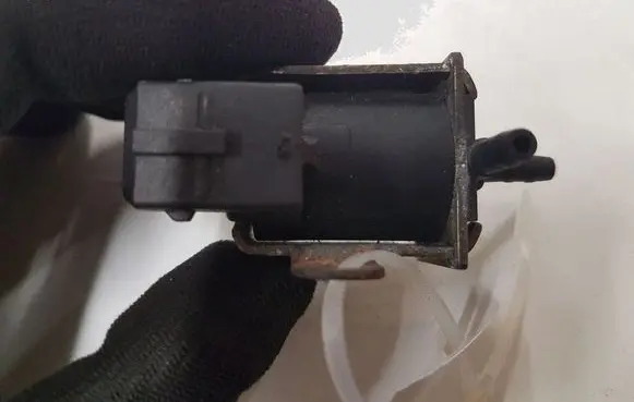 Audi A6 S6 C5 4B Turbo solenoid valve 026906283H