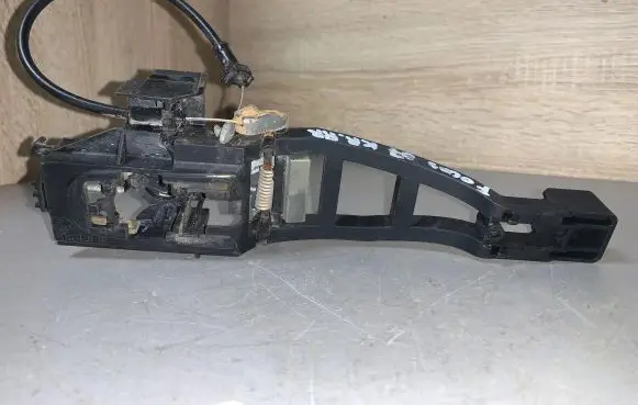 Front door exterior handle/bracket