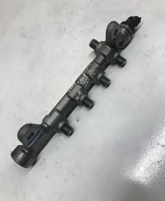 Opel Insignia A Fuel main line pipe