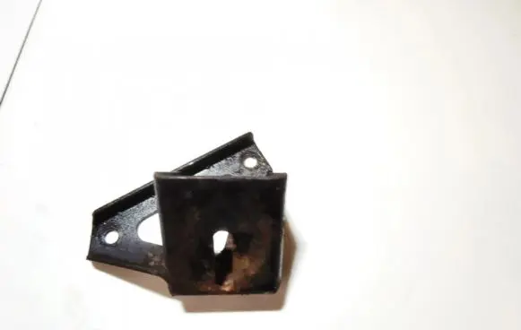Jaguar XJ X308 Engine mounting bracket