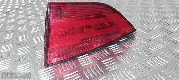Tailgate rear/tail lights