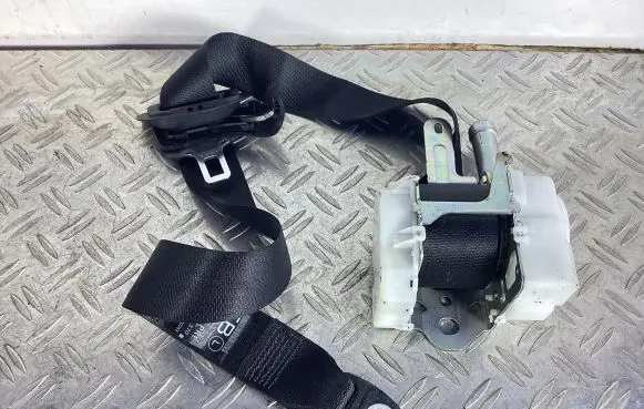 Lexus RC Front seatbelt 7W8850P