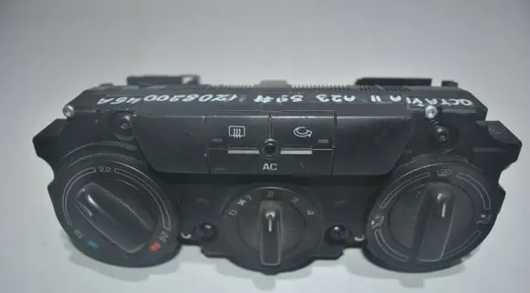 Skoda Octavia Mk2 (1Z) Climate control unit 1Z0820045A