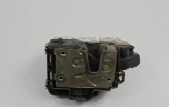 Volkswagen Polo II 86C 2F Rear door lock 1H4839016
