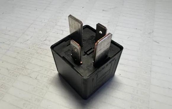 Volkswagen PASSAT B6 Other relay 7M0951253A