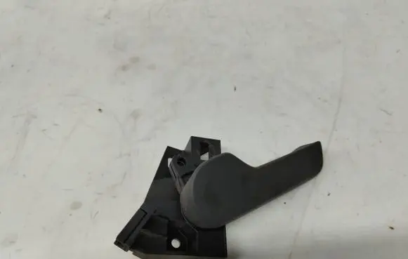 Engine bonnet (hood) release handle