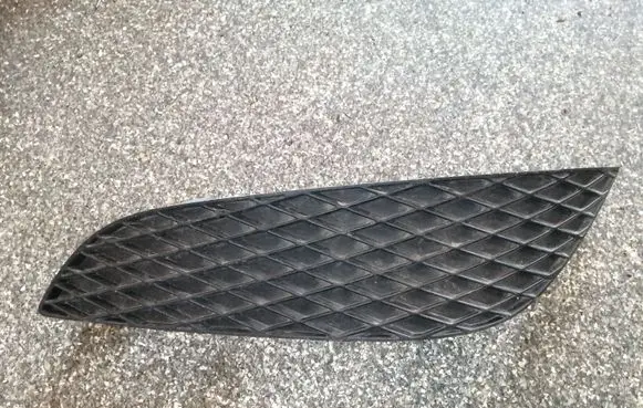 Opel Astra H Front bumper lower grill 13225762