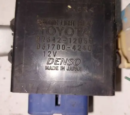 Toyota Hilux (AN10, AN20, AN30) Day light relay 0617004240