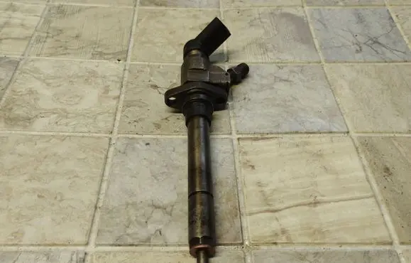 Volvo V50 Fuel injector 9660334880