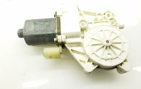 Mercedes-Benz Sprinter W906 Front door window regulator motor A0068205442 995185103